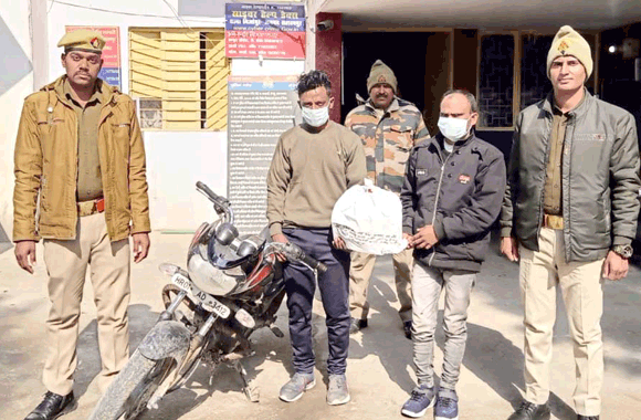 पुलिस ने दो शातिर चोर किए गिरफ्तार