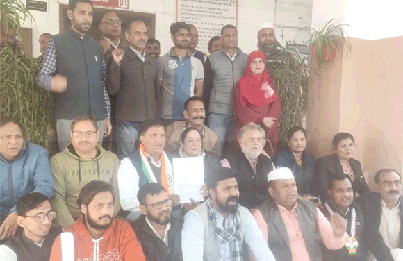 अल्पसंख्यकों के बजट में कटौटी के विरोध में कांग्रेसजनों ने किया प्रदर्शन
