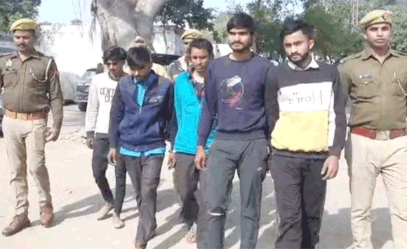 पुलिस ने युवक पर तेजाब फेंकने की घटना का किया खुलासा, पांच आरोपी पकड़े