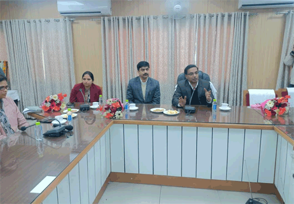 जिला प्रशासन ने की अनूठी पहल प्रदेश में स्कूलों में एलेक्सा डिवाइस शुरू करने वाला बना पहला जनपद