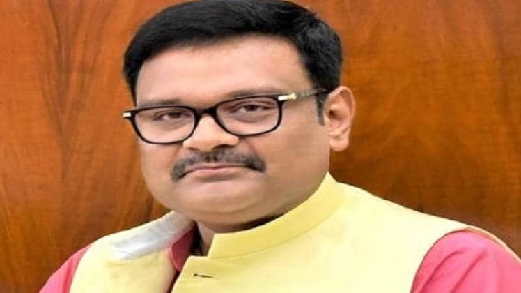 ‘वो जो कुछ भी हैं, अपने बाप की वजह से हैं’ Kannauj से भाजपा सांसद सुब्रत पाठक का अखिलेश पर पलटवार