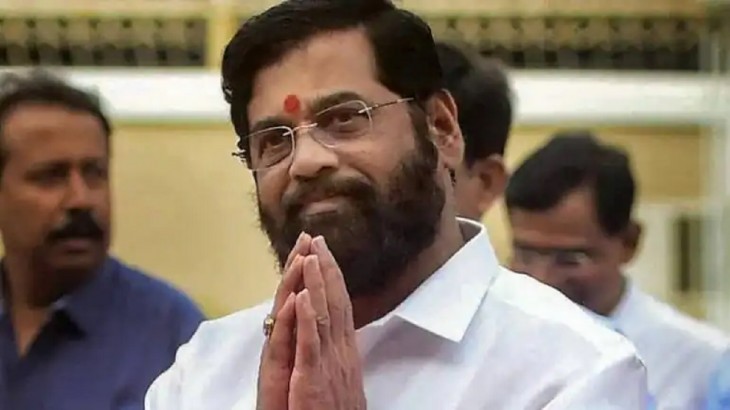 उद्धव ठाकरे से छिना शिवसेना का नाम और निशान, एकनाथ शिंदे गुट को मिला तीर-कमान