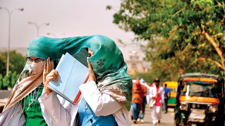 होली पर दिल्ली समेत देश में मिलाजुला रहेगा मौसम का मिजाज, कई हिस्सों में बारिश और ओले पड़ने की संभावना