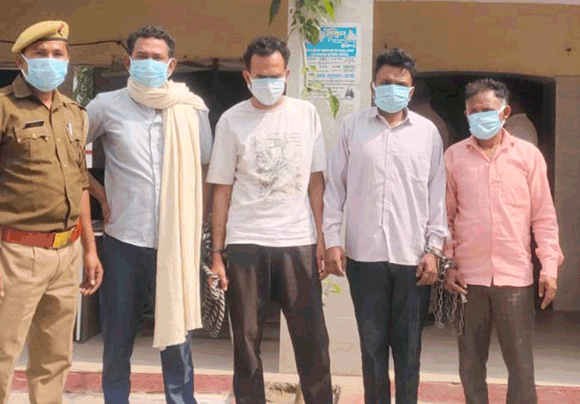 पुलिस ने चार वांछित आरोपियों को किया गिरफ्तार