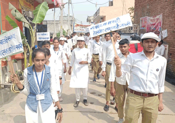 स्वयंसेवकों ने निकाली सड़क सुरक्षा जागरूकता रैली