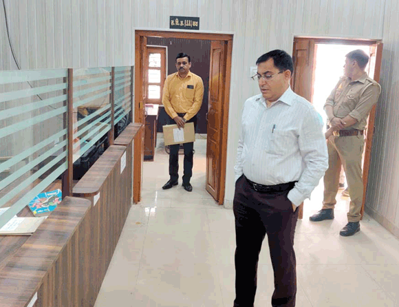 मुख्य विकास अधिकारी ने अनुपस्थिति पाए गए अधिकारियों को दिए स्पष्टीकरण देने के निर्देश