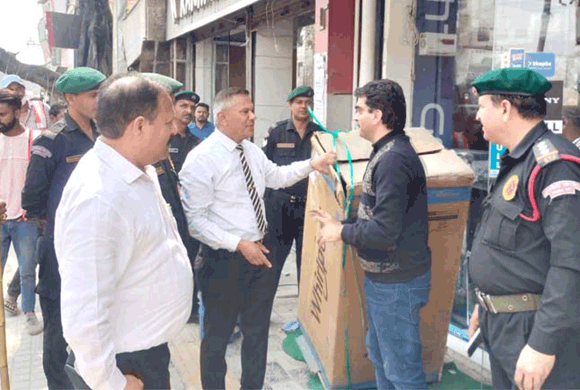 निगम ने चलाया अतिक्रमण हटाओ अभियान, सामान किया जब्त