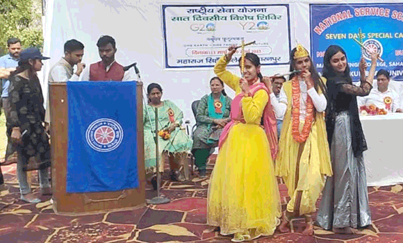 शिविर में स्वयंसेवकों को बताए समाज सेवा के गुर