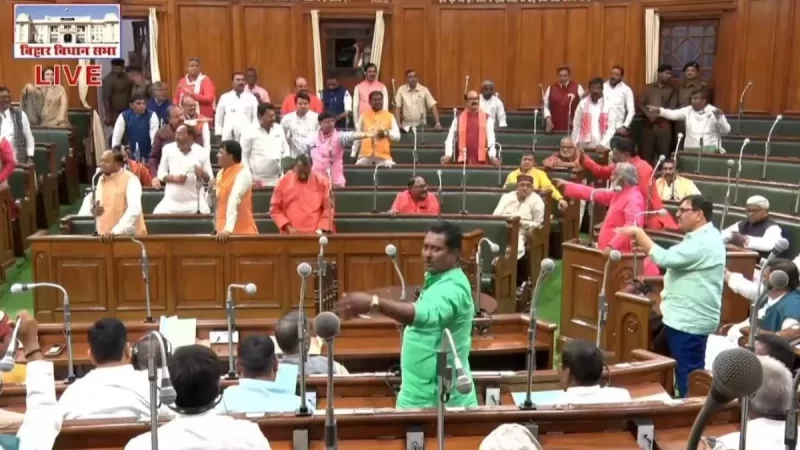 बिहार विधानसभा में मारपीट की नौबत: भाजपा और भाकपा माले के विधायक भिड़े; मार्शलों ने घेरा बनाकर संभाली स्थिति