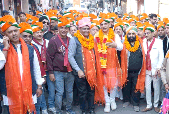 बैंडबाजों के साथ किया व्यापारी स्वाभिमान यात्रा का शुभारम्भ