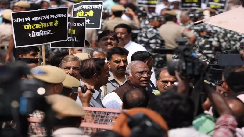 विपक्षी सांसदों को ED दफ्तर जाने से रोका गया…अब अदाणी मुद्दे पर 12 दलों ने प्रवर्तन निदेशालय को भेजा मेल