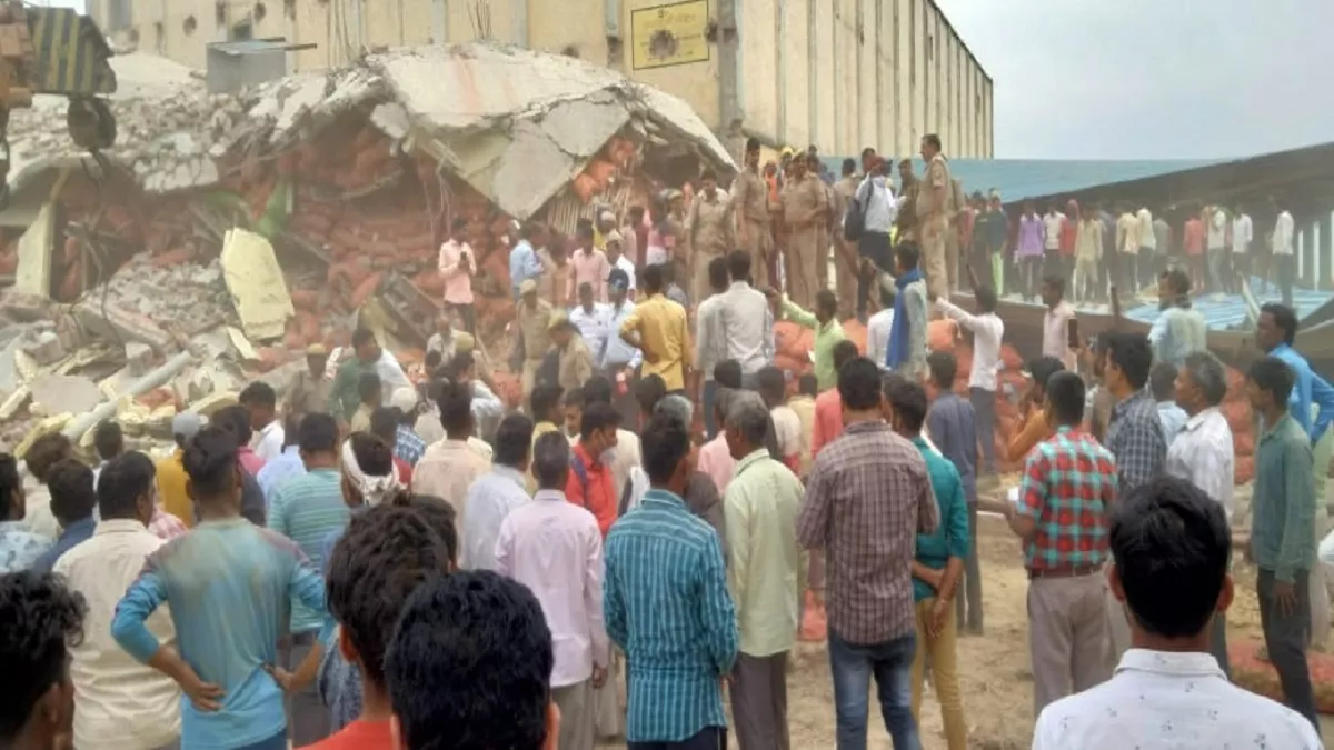 बदायूं में कोल्ड स्टोर की इमारत ढही, हादसे के वक्त मौजूद थे 40 मजदूर; गैस रिसाव से बचाव कार्य में दिक्कत