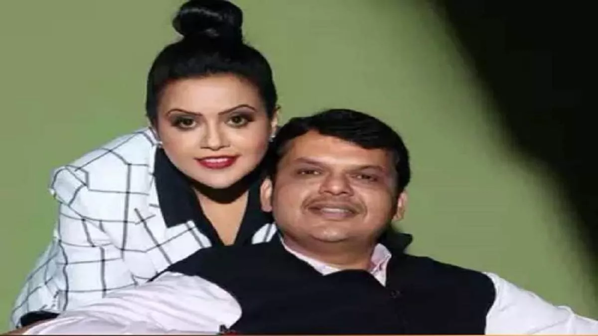देवेन्द्र फडणवीस की पत्नी ने डिजाइनर के खिलाफ दर्ज कराया केस, धमकी और रिश्वत देने का लगाया आरोप