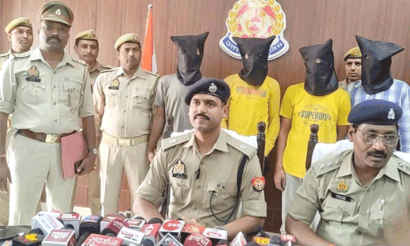 पुलिस ने दबोचे गोली मारकर गाड़ी लूटने के प्रयास के चार इनामी आरोपी