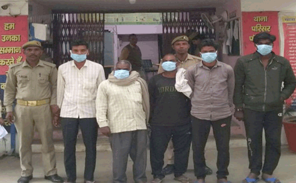 पुलिस ने वारंटी आरोपियों को किया गिरफ्तार