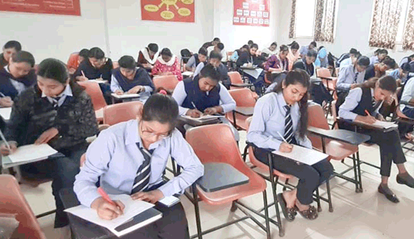 निबंध प्रतियोगिता के प्रतिभागियों को किया सम्मानित