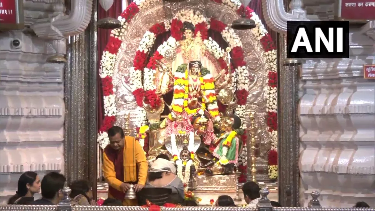 चैत्र नवरात्रि के पहले दिन देशभर के मंदिरों में उमड़ा भक्तों का सैलाब, देखें वीडियो