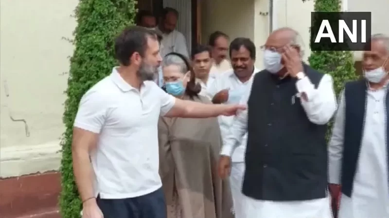 ‘वे कहेंगे कि मैं अपनी नाक पोंछ रहा हूं’ राहुल गांधी ने मल्लिकार्जुन खरगे से ऐसा क्यों कहा। Video