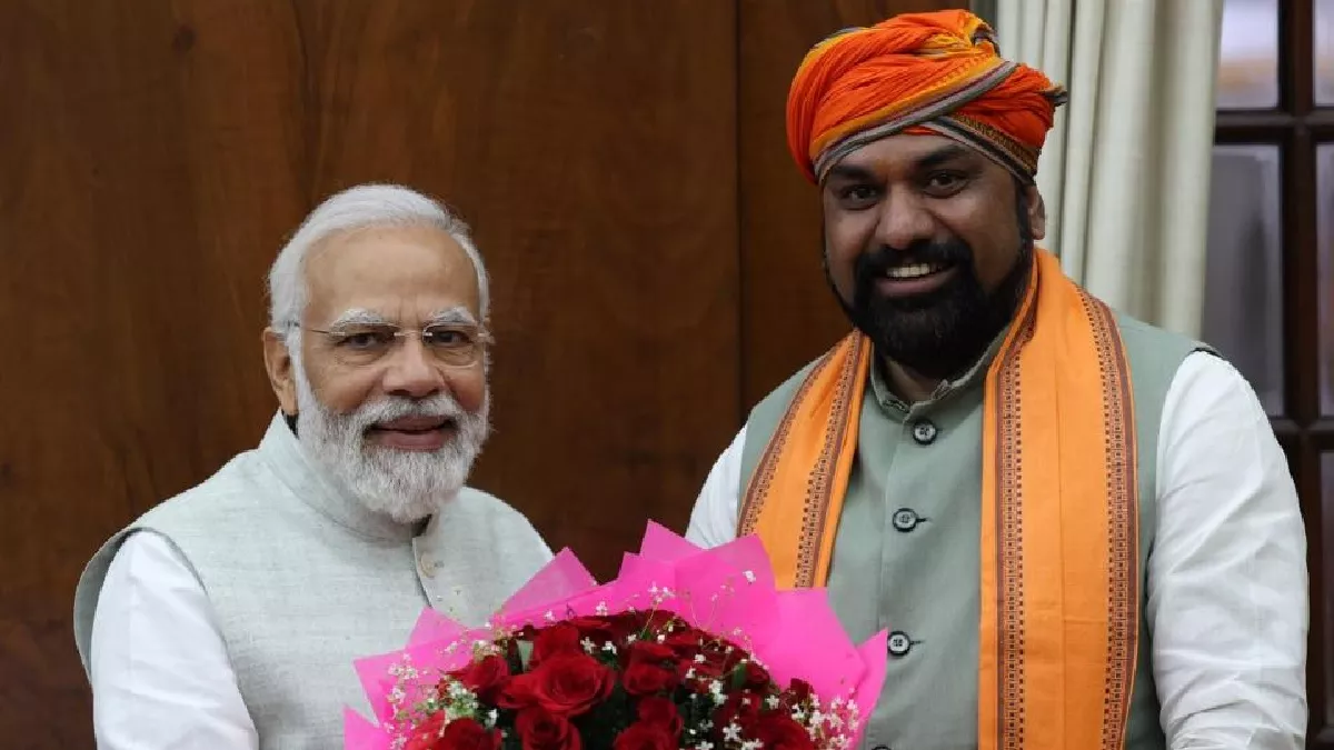 PM मोदी से मिले बि‍हार के ‘योगी’, पटना में लगे पोस्‍टर- एक अणे मार्ग खाली करें नीतीश कुमार