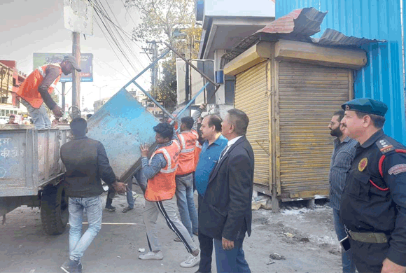 ४० स्थानों से हटाया अतिक्रमण, आठ हजार जुर्माना