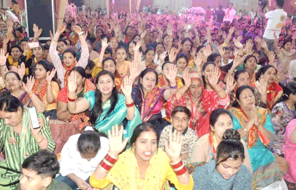 भजन संध्या में देर रात तक भजनों पर झूमे श्रद्धालु