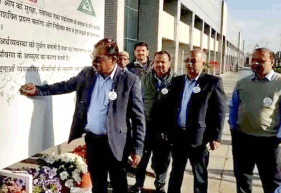 कर्मचारियों को शपथ दिलाकर किया सुरक्षा सप्ताह का शुभारम्भ
