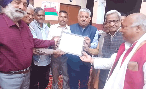 होली मिलन कार्यक्रम में किया अतिथियों का सम्मान