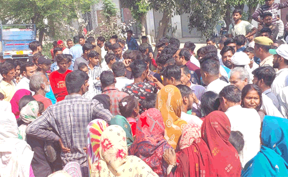पिकअप से कुचलकर बालक की मौत, परिजनों ने लगाया जाम