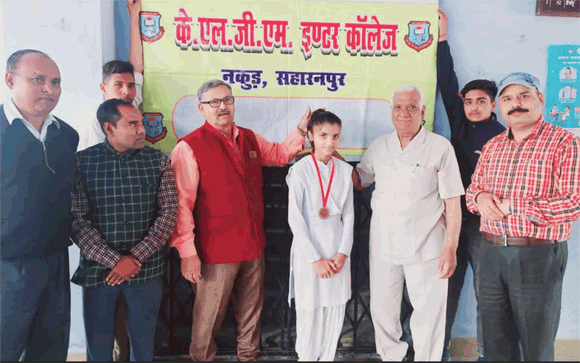 केएलजीएम इंटर कालेज गृहपरीक्षाओ मे आशीष कुमार व अंशुमान ने मारी बाजी