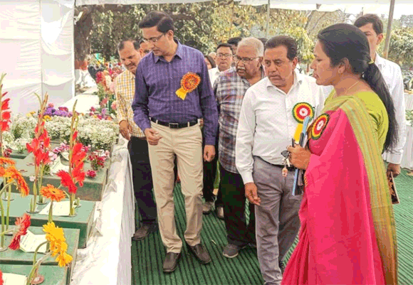 मण्डलायुक्त ने किया मण्डलीय फल, शाकभाजी एवं पुष्प प्रदर्शनी का उद्घाटन