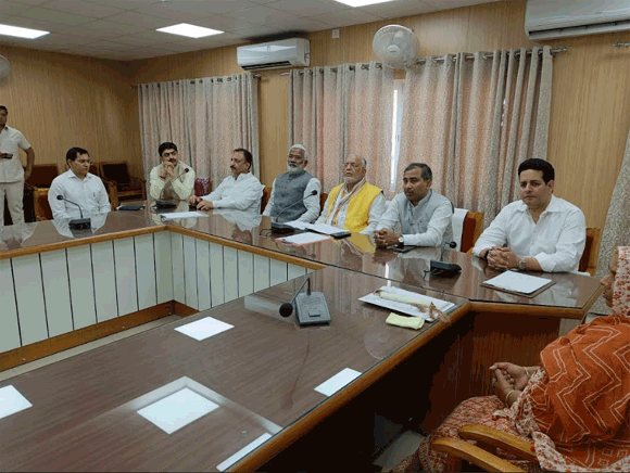 माननीय मंत्री संसदीय कार्य एवं वित्त तथा माननीय मंत्री जल शक्ति ने संबंधित विभागों की ली समीक्षा बैठक