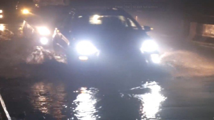 रात भर होती रही बारिश, दिल्ली की सड़कों पर जगह-जगह जल भराव