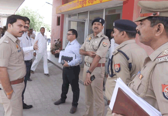 डीएम व एसएसपी ने लिया नामांकन की तैयारियों का जायजा