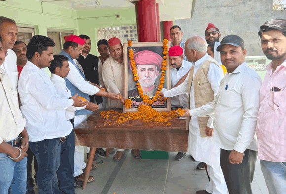 सपाइयों ने मनाई महात्मा ज्योति बा फुले की जयंती