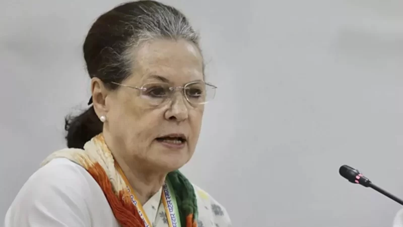 छुट्टियां मनाने शिमला आईं सोनिया गांधी की बिगड़ी तबीयत, IGMC में भर्ती; ऊना दौरा स्थगित कर वापस लौटे CM सुक्खू