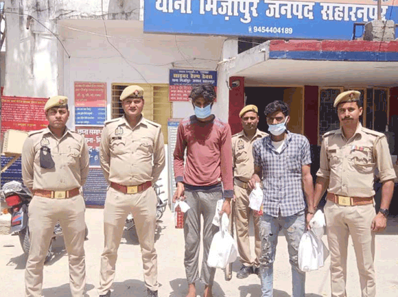 पुलिस के हत्थे चढ़े दो शातिर चोर, मंदिर में हुई चोरी का किया खुलासा