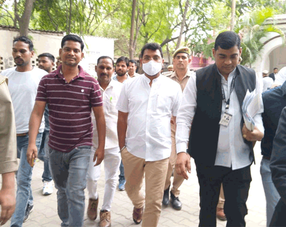 कड़ी सुरक्षा व्यवस्था के बीच न्यायालय में पेश हुए आसपा के राष्ट्रीय अध्यक्ष चंद्रशेखर आजाद