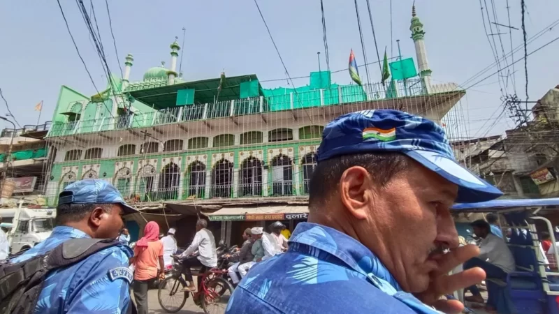 नमाज के दौरान बादीपुर ईदगाह में युवक ने फेंका पत्थर तो मची खलबली, पुलिस सतर्क