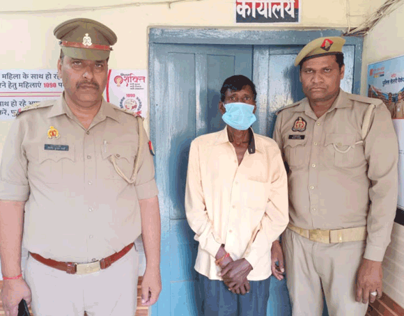धोखाधड़ी में फरार आरोपी को पुलिस ने किया गिरफ्तार