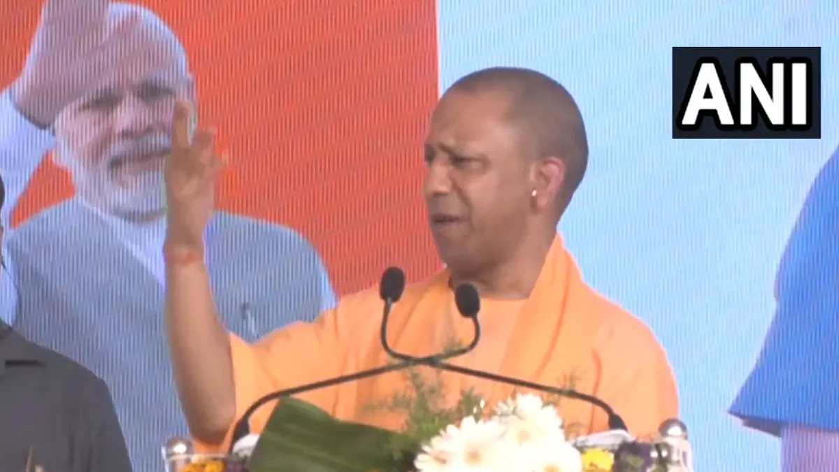 ‘धर्म के आधार पर आरक्षण भारत के संविधान के खिलाफ’ मांड्या रैली में बोले CM योगी; कांग्रेस पर यूं कसा तंज
