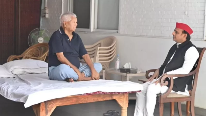 नीतीश कुमार से मुलाकात के बाद लालू यादव से मिलने पहुंचे अखिलेश यादव, सियासी गलियारों में चर्चा तेज