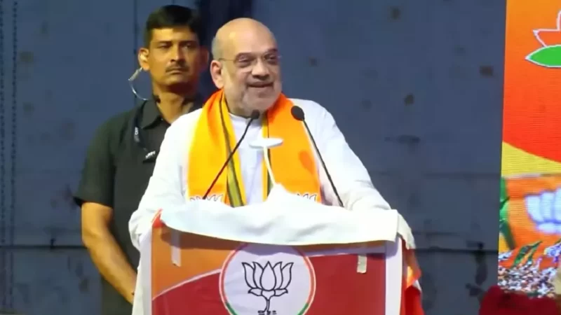 खरगे ही नहीं गांधी परिवार को है PM का अपमान करने की आदत, कर्नाटक में कांग्रेसियों पर बरसे शाह