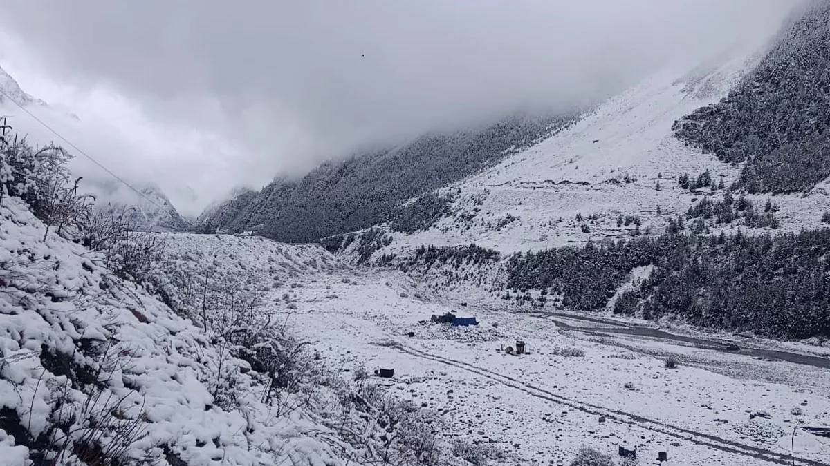 आज भी इन पांच जिलों में होगी बर्फबारी, चारधाम यात्रा रूट पर कैसा रहेगा मौसम? पढ़ें