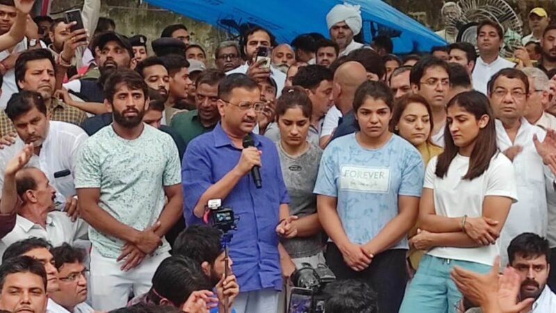जंतर मंतर पहुंचे CM केजरीवाल, कहा- देश का नाम रोशन करने वाले पहलवान हैं परेशान
