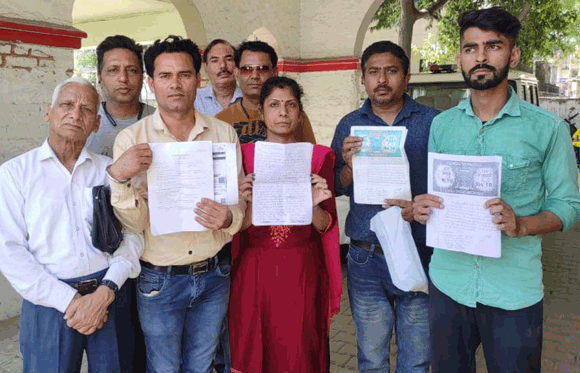पीडि़त व्यापारियों ने एसपी सिटी से लगाई आरोपी की गिरफ्तारी की गुहार