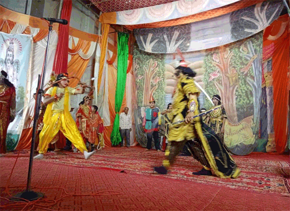 राम रावण युद्ध मे राम ने दशानन का वध कर विभिषण को लंका का राज्य सोंपा