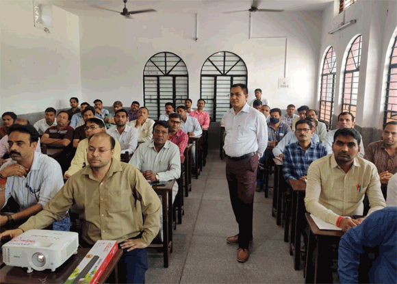 नगरीय निकाय सामान्य निर्वाचन-2023 के प्रशिक्षण कार्यक्रम में 10 कर्मचारी रहे अनुपस्थित