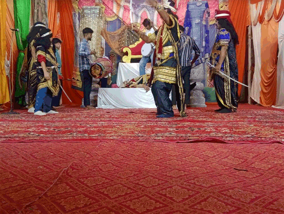 नकुड मे चल रही रामलीला मे कुंभकरण वध मंचन पर दर्शको ने श्री राम के जयकारे लगाये