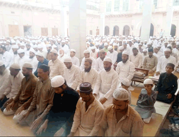 चिलचिलाती धूप के बावजूद रोजेदारों ने अकीदत के साथ अदा की जुमा की नमाज, अल्लाह से मंागी दुआऐं