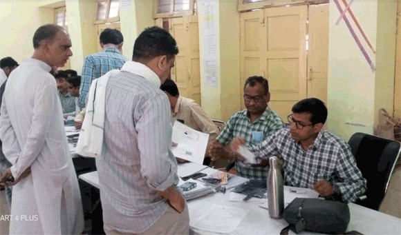 निकाय चुनाव के नामांकन पत्र खरीदने के तीसरे दिन पांच निकायो के अध्यक्ष पद के सतरह नामांकन पत्र खरीदे गये